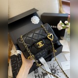 Складная подарочная коробка Chanel с подвеской в форме сердца и цепочкой, больша
