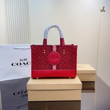 В комплекте подарочная коробка. Сумка COACH/蔻驰 для женщин DEMPSEY. Сумка-тоут, с