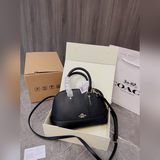 Подарочная упаковка Coach, синхронизирована с официальным магазином Coach, сумка