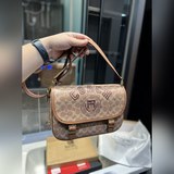 (Подарочная упаковка) Почтовая сумка Coach всегда была популярной моделью сумок.
