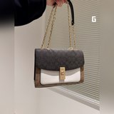 Складная коробка с герметичной упаковкой. Большая сумка Coach Lane с цепочкой. К