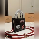 Размер (с коробкой)： 17 × 17. Новая модель сумки Coach mini cally для нот.