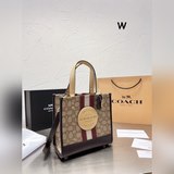 Комплект (обновленная версия) размер： 22*21 см. Компактная сумка Coach обновлена