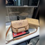 (Подарочная упаковка) Почтовая сумка Coach всегда была популярной моделью сумок.