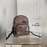 Рюкзак COACH из совместной коллекции с Disney идеально подходит для повседневных