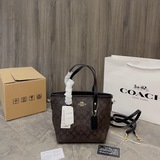 Новая сумка для покупок от Coach — классическая модель, которая никогда не выход