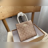 Coach/Коуч ноты в сумке-тоте размером 17 см в подарочной упаковке.