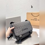 Размер коробки： 21 x 27 см. Новая расцветка от Coach. Почтальонская сумка, котор