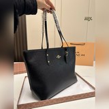 Размер (с коробкой)： 33 × 28. Новая сумка для покупок COACH отличается большим о