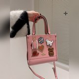 В комплекте подарочная коробка Coach Ss22 Field tote сумка для покупок. Оригинал