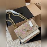 Подарочная упаковка, сумка Klare в стиле Coach, сумка через плечо, постер. Класс