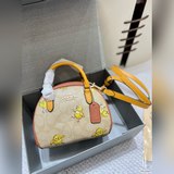 Складная коробка Coach September Dancing Chick. Маленькие цыплята, извивающиеся 