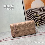 Комплект Diorcaropouch – популярная новая модель сумки на цепочке, изящная и ком