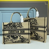 【Di0r Book Tote】 Большинство людей, приобретая товары роскошных брендов, в перву