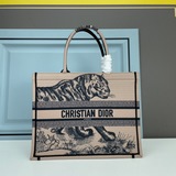 【Di0r Book Tote】 Большинство людей, приобретая товары роскошных брендов, в перву