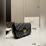 Большой размер (с коробкой)： 22 × 16. Новая модель сумки Dior с вышитым логотипо