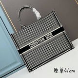 【Di0r Book Tote】 Большинство людей, приобретая товары роскошных брендов, в перву