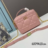 В комплекте с коробкой, новая сумка Dior через плечо, косметичка. Эта сумка с бу