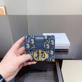 Подарочная коробка Dior Кошелек для мелочи. Очень популярная сумка Dior из канва