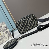 Сумка Dior из новой коллекции с коробкой. Эта сумка с буквой D изготовлена из кл