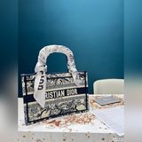 Складная подарочная коробка. Сумка Dior Tote. Могу только сказать, что узор Dior