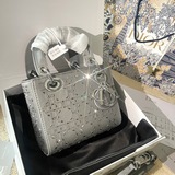 Складная подарочная коробка с шелковым шарфом [Lady Dior, три квадрата из шелка 