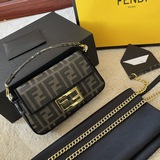 Размер складного подарочного набора： 18 см. Сумка Fendi в форме багета! Можно но