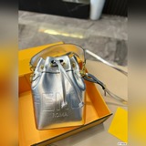 Складная коробка, сумка Fendi, обязательно приобретите! Цвет действительно прекр