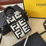 Размер подарочной упаковки： 13×18. Новейшая гитара FENDI в сотрудничестве с Marc