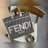 (Ручка с лаковым покрытием) Любимая сумка Fendi Tote из весенне-летней коллекции
