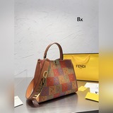 Fendi (Фенди) 88-летие Fendi сумка, гладкая текстура, четкие линии кроя. Две шту
