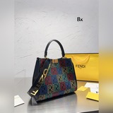 Fendi (Фенди) 88-летие Fendi сумка, гладкая текстура, четкие линии кроя. Две шту