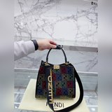 Fendi (Фенди) 88-летие Fendi сумка, гладкая текстура, четкие линии кроя. Две шту