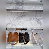 Fendi (Фенди) 88-летие Fendi сумка, гладкая текстура, четкие линии кроя. Две шту