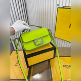 Складная сумка Fendi Baguette Fendi, классическая сумка-багет, универсальная и с