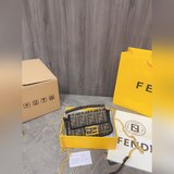 Подарочная упаковка. Fendi 2023 Новая модель сумки-багет «FF» через плечо для же