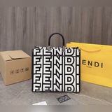 Fendi Tote Bag – стильная сумка для модных девушек, подходящая для повседневного