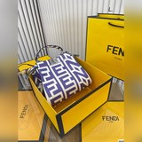 Складная сумка Fendi & Marc Jacobs. Сумка Fendi выглядит очень стильно.