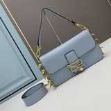 Fendi x Versace совместная коллекция. Маленькая сумка-багет с металлической була