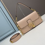 Fendi x Versace совместная коллекция. Маленькая сумка-багет с металлической була