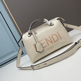Fendi by the way Бостонская сумка, изготовлена из итальянской кожи, с лаконичным