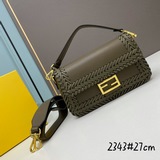 В комплекте с коробкой, новая модель Fendi ранней весны, знаменитая сумка средне