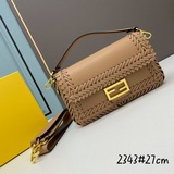 В комплекте с коробкой, новая модель Fendi ранней весны, знаменитая сумка средне