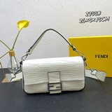 Fendi сумка из кожи с крокодиловым узором. Классическая сумка из кожи с крокодил