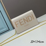 Fendi Кожаный кошелек с цепочкой, мини-сумочка с клапаном и цепочкой, изготовлен