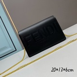 Fendi Кожаный кошелек с цепочкой, мини-сумочка с клапаном и цепочкой, изготовлен