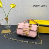 Совместная коллекция Fendi и Versace уже в продаже! Мягкая кожа цвета облаков и 