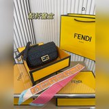 Складная сумка Fendi Baguette Fendi, классическая сумка-багет, универсальная и с