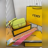 Складная сумка Fendi Baguette Fendi, классическая сумка-багет, универсальная и с