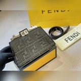 Складная коробка Fendi, дебют на показе 2023, yyds. В этом году Fendi 202.